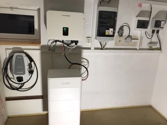 Technologie elektrárny + dobíjecí stanice v garáži