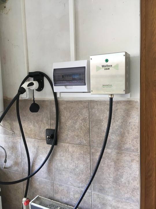 Nerezová dobíjecí stanice 22kW