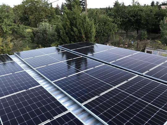 Fotovoltaická elektrárna na rovnou střechu garáže