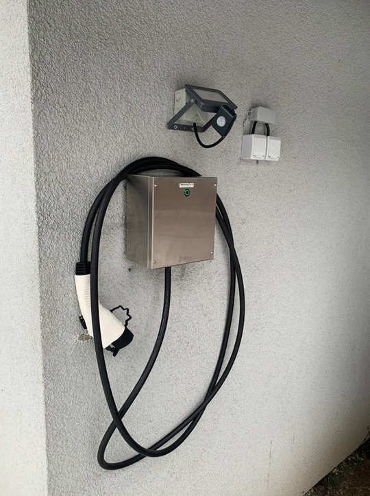 Nerezová dobíjecí stanice 22kW